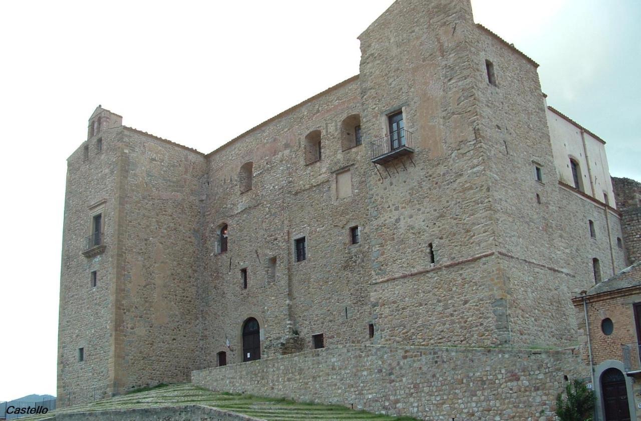 Ferienwohnung Casa Nicole Castelbuono  Exterior foto